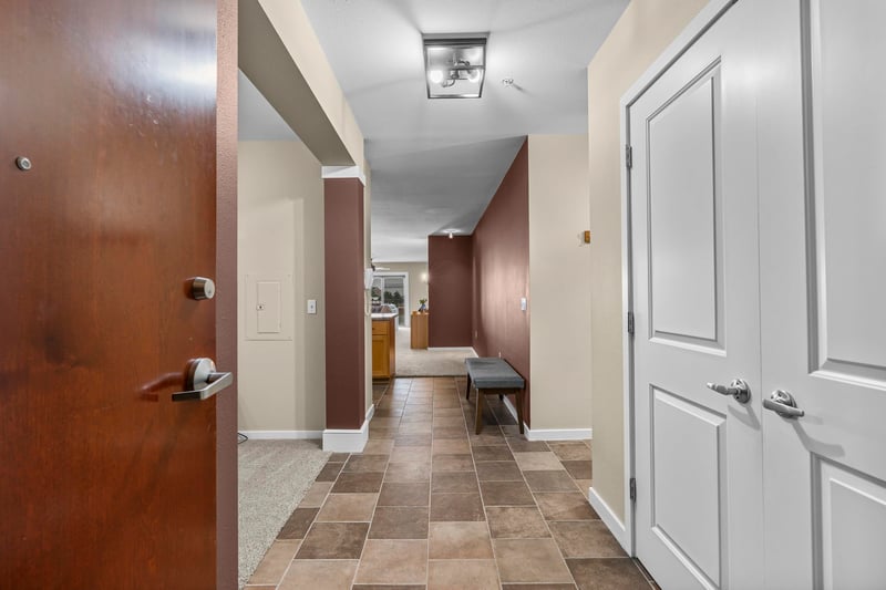 118 S Washington St #203B, Green Bay, WI 54301-4267