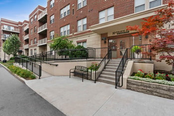 118 S Washington St #203B, Green Bay, WI 54301-4267
