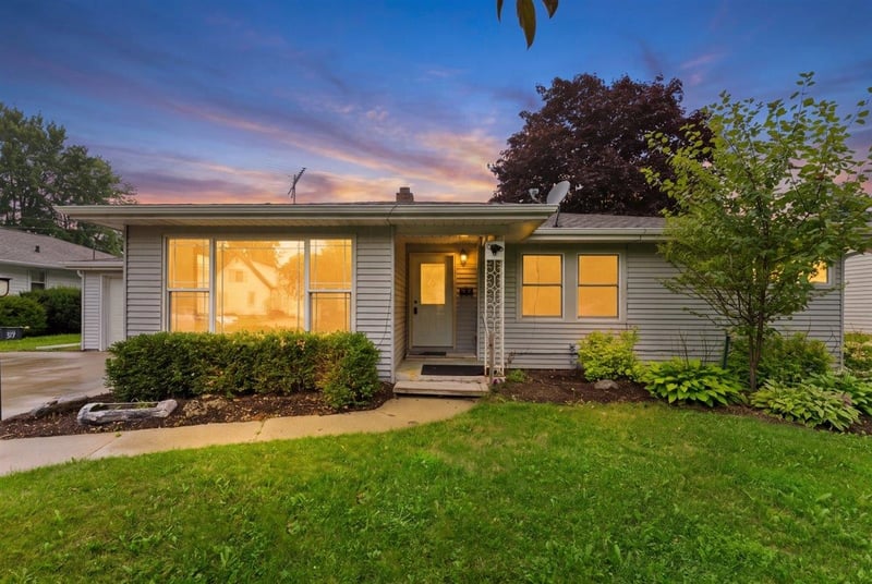 319 Parker Ave, Algoma, WI 54201