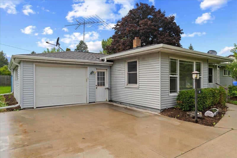 319 Parker Ave, Algoma, WI 54201