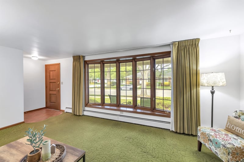 1383 Minahan St, Green Bay, WI 54304-4367