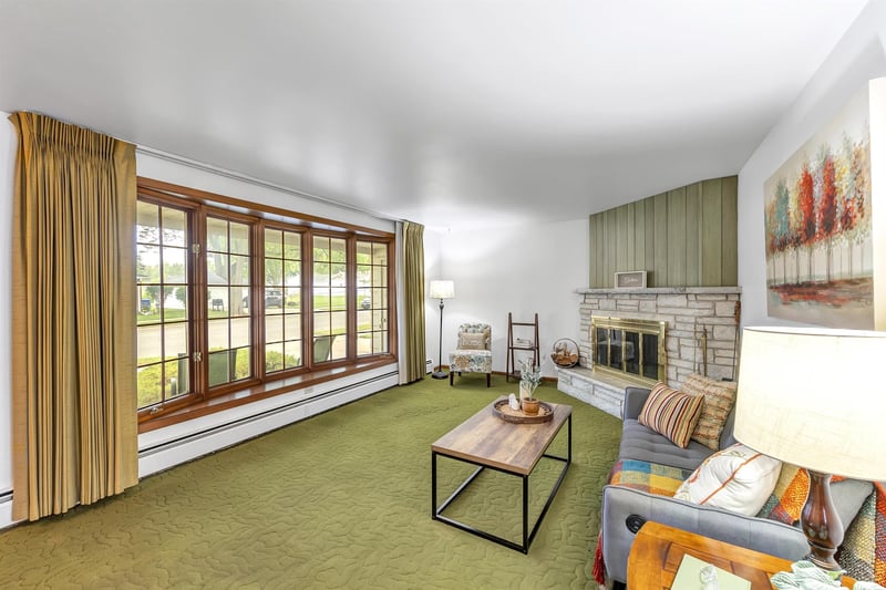 1383 Minahan St, Green Bay, WI 54304-4367