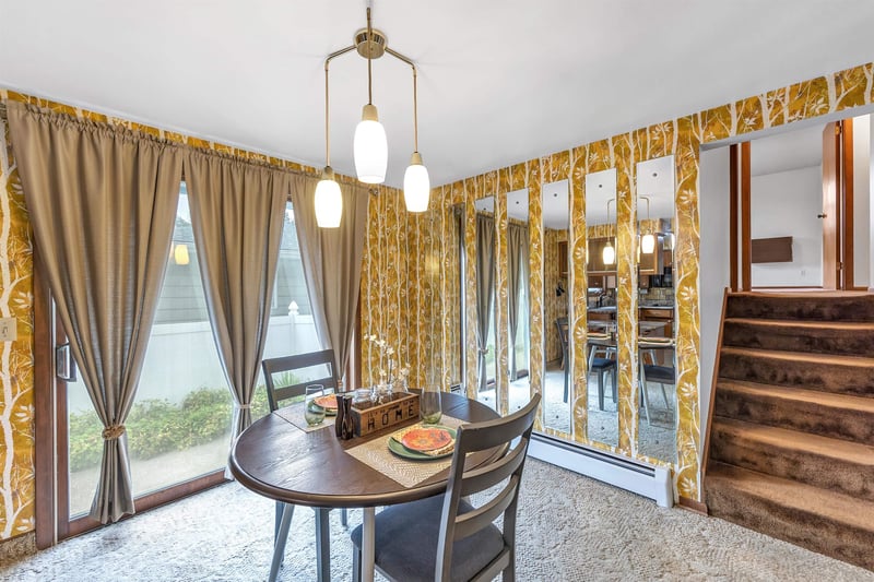 1383 Minahan St, Green Bay, WI 54304-4367