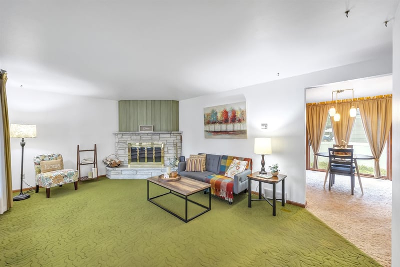 1383 Minahan St, Green Bay, WI 54304-4367