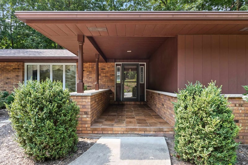 2450 Hillside Ln, Green Bay, WI 54302