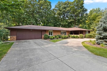 2450 Hillside Ln, Green Bay, WI 54302