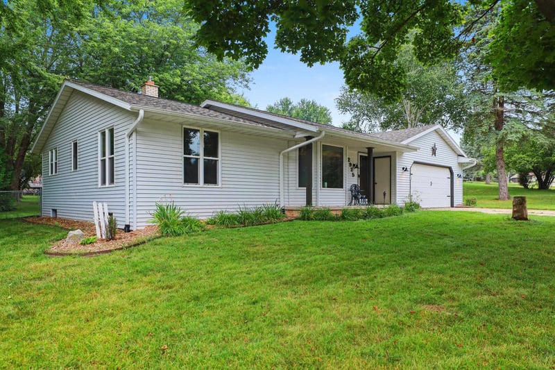 2925 Devroy Ln, Green Bay, WI 54313