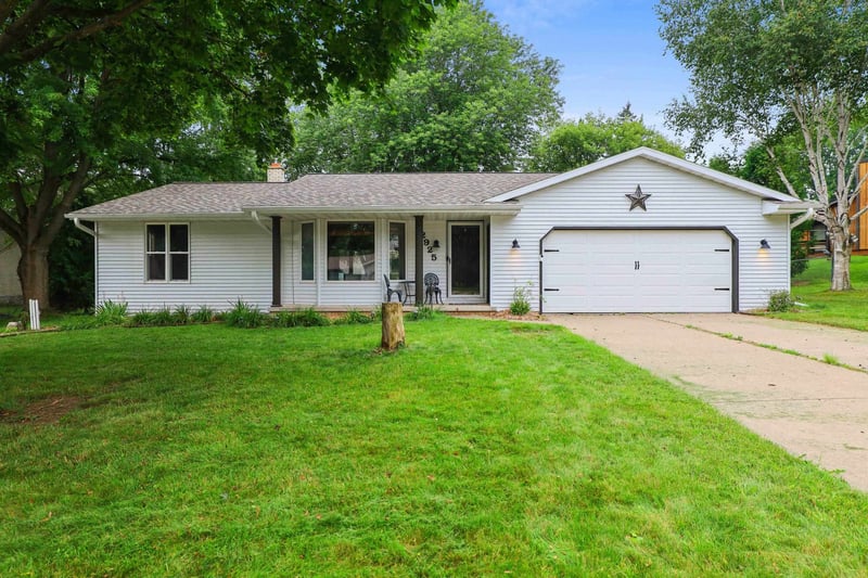 2925 Devroy Ln, Green Bay, WI 54313