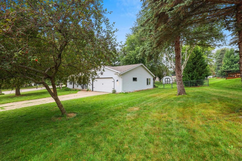 2925 Devroy Ln, Green Bay, WI 54313