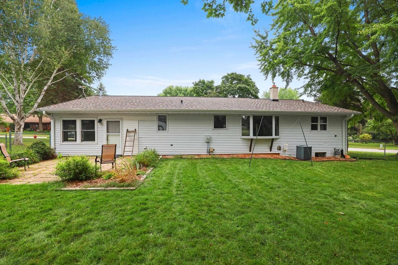 2925 Devroy Ln, Green Bay, WI 54313