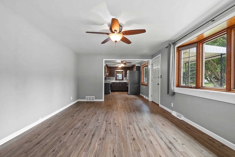825 Tommark St, Green Bay, WI 54304-2353