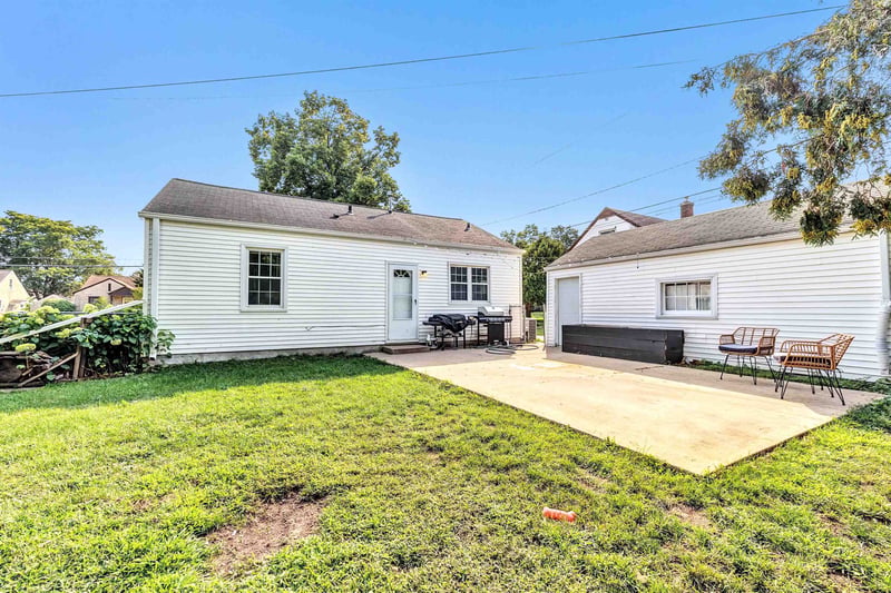1216 9th St, Green Bay, WI 54304-3202