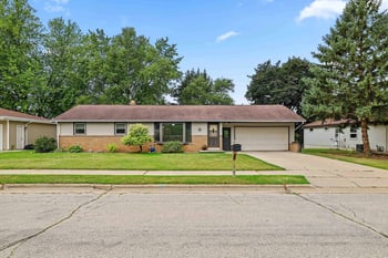 374 Skyline Blvd, Green Bay, WI 54302-3344
