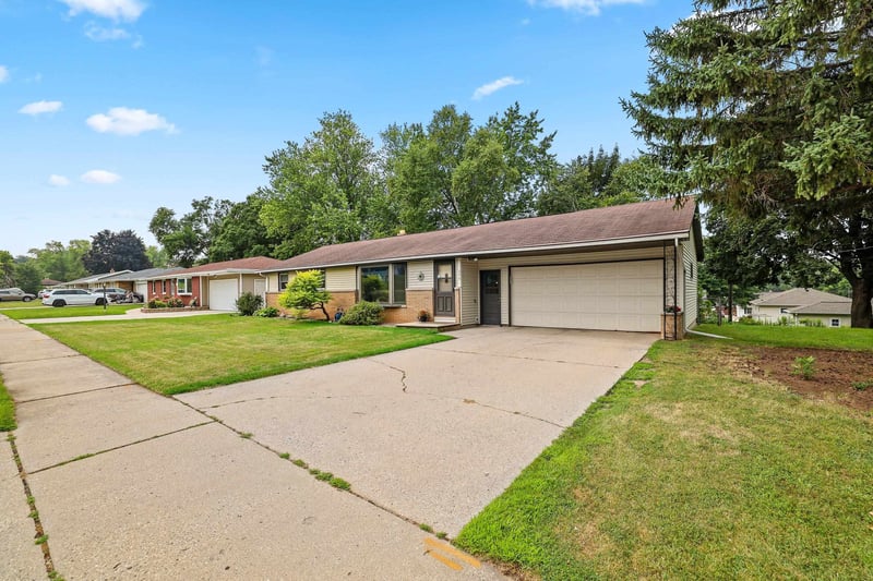 374 Skyline Blvd, Green Bay, WI 54302-3344