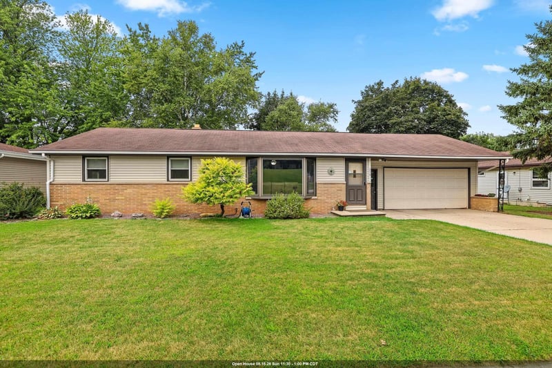 374 Skyline Blvd, Green Bay, WI 54302-3344