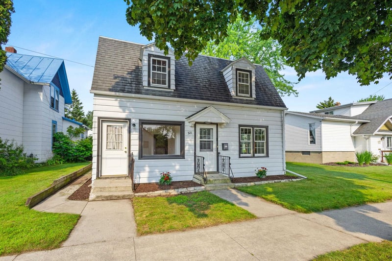 321 Mill St, Algoma, WI 54201