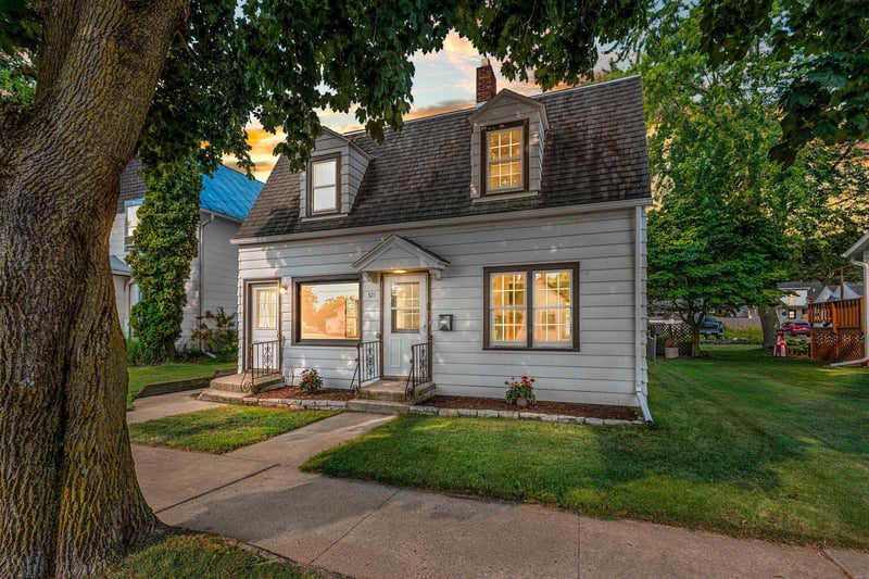 321 Mill St, Algoma, WI 54201