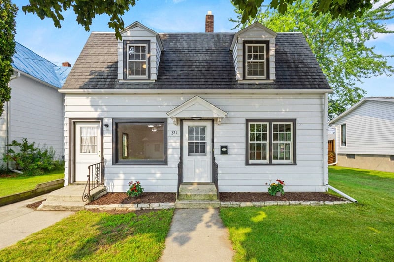 321 Mill St, Algoma, WI 54201