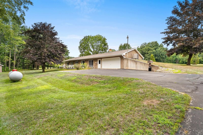 5895 State Hwy 22, Lena, WI 54139