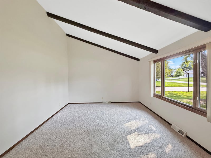 130 Barton Rd, Oshkosh, WI 54904