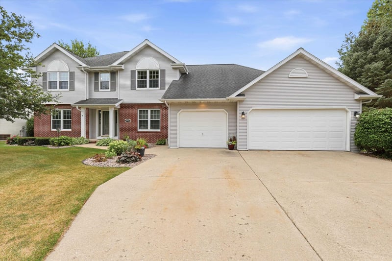 1990 Tyler Ln, De Pere, WI 54115