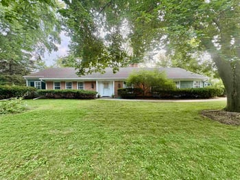 415 Arrowhead Dr, Green Bay, WI 54301