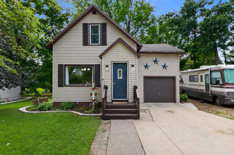 929 S Bartlett St, Shawano, WI 54166
