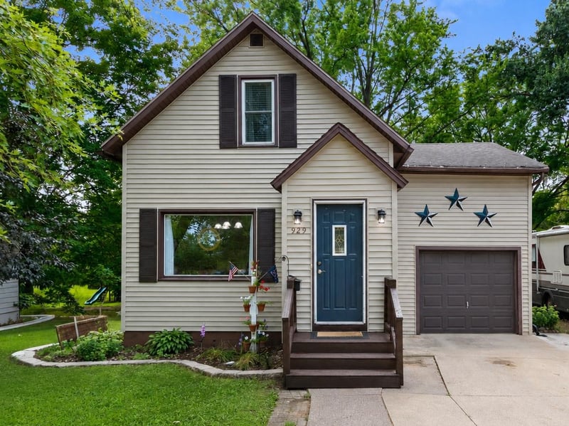 929 S Bartlett St, Shawano, WI 54166