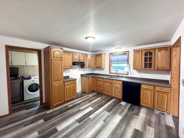 533 E Pearl St, Seymour, WI 54165