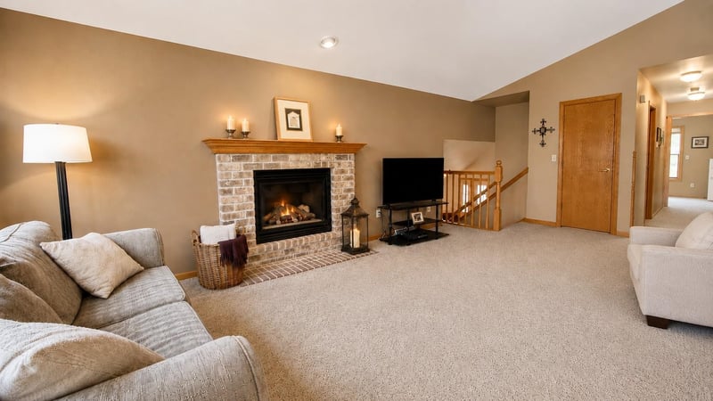 3171 Mockingbird Way, Oshkosh, WI 54904-6345