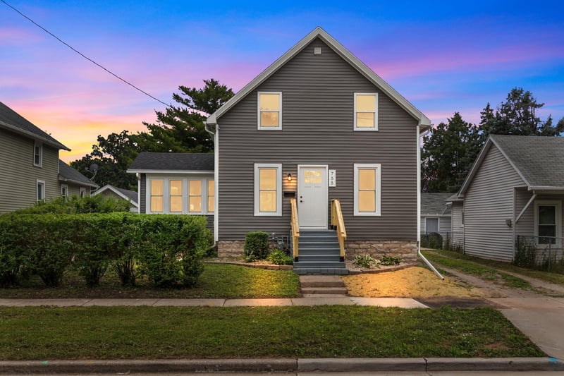 755 Oak St, Oshkosh, WI 54901