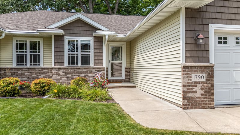 1790 Garnet Ct, Menasha, WI 54952