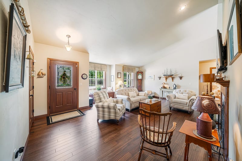 1790 Garnet Ct, Menasha, WI 54952