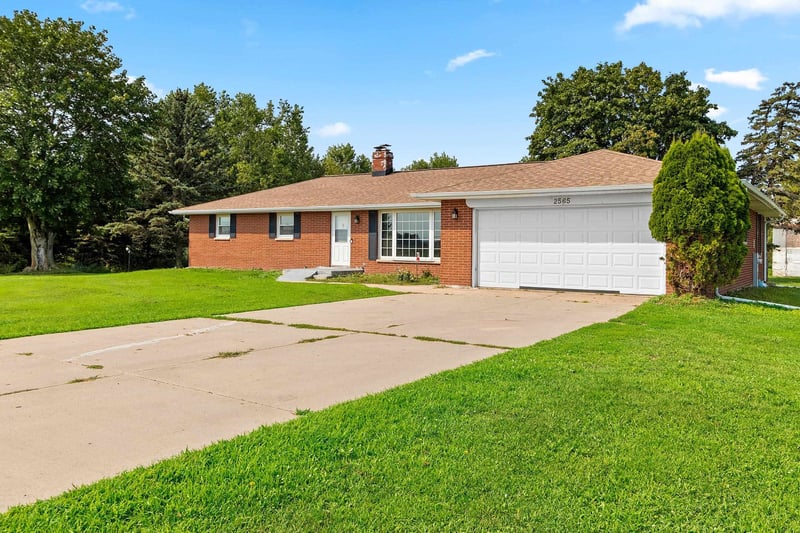 2565 S Pine Tree Rd, De Pere, WI 54115-9028