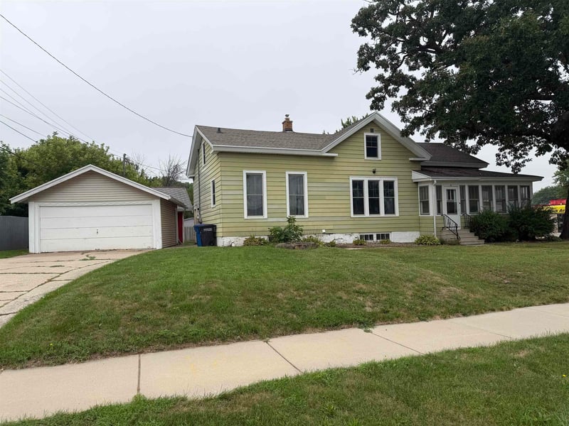 4 Prospect Ave, Oshkosh, WI 54901