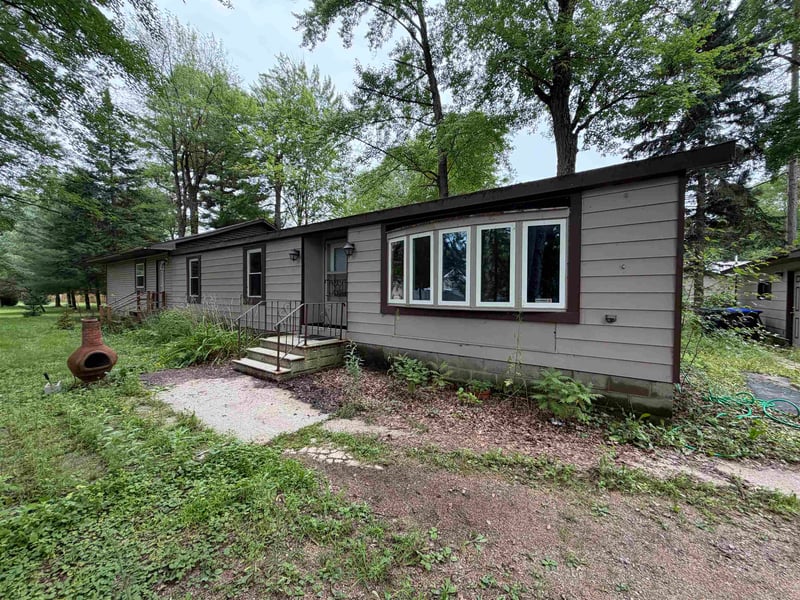 N6005 Lake Dr, Shawano, WI 54166