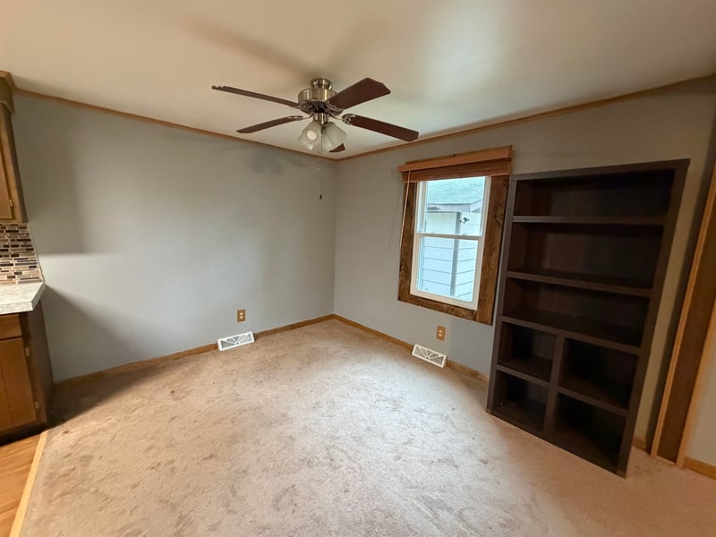 N6005 Lake Dr, Shawano, WI 54166