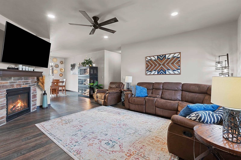 512 Pebblestone Cir, Hobart, WI 54155
