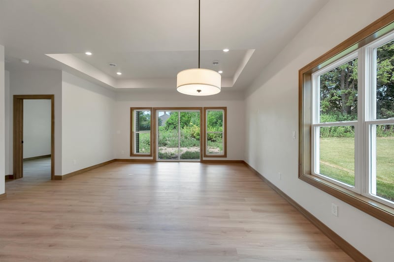3152 East River Dr, Green Bay, WI 54301