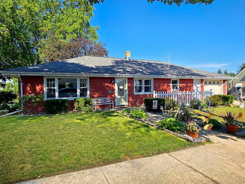 352 S James St, Kimberly, WI 54136