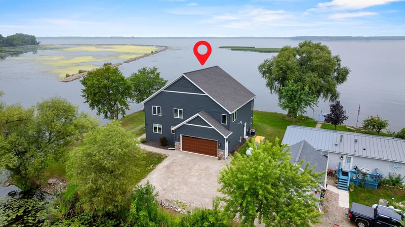 6392 Lakeshore Rd, Winneconne, WI 54986