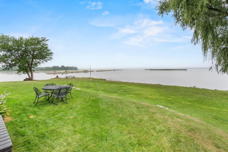 6392 Lakeshore Rd, Winneconne, WI 54986