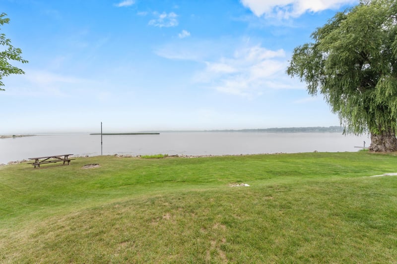 6392 Lakeshore Rd, Winneconne, WI 54986