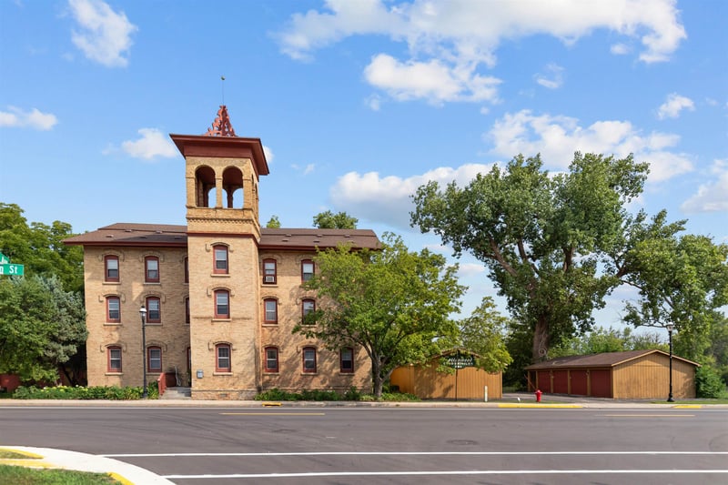 251 E Main St #201, Omro, WI 54963