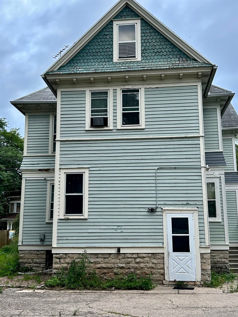 528 Mt Vernon St, Oshkosh, WI 54901