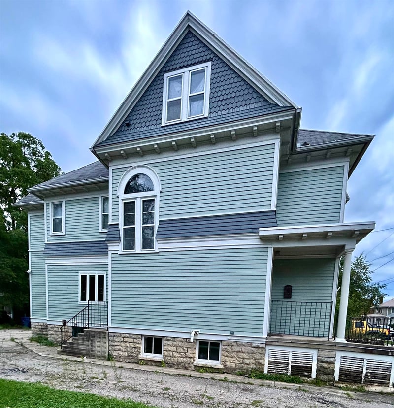 528 Mt Vernon St, Oshkosh, WI 54901