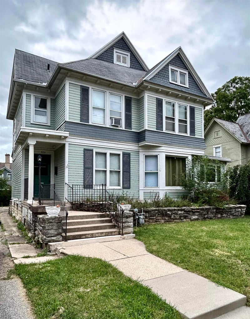 528 Mt Vernon St, Oshkosh, WI 54901