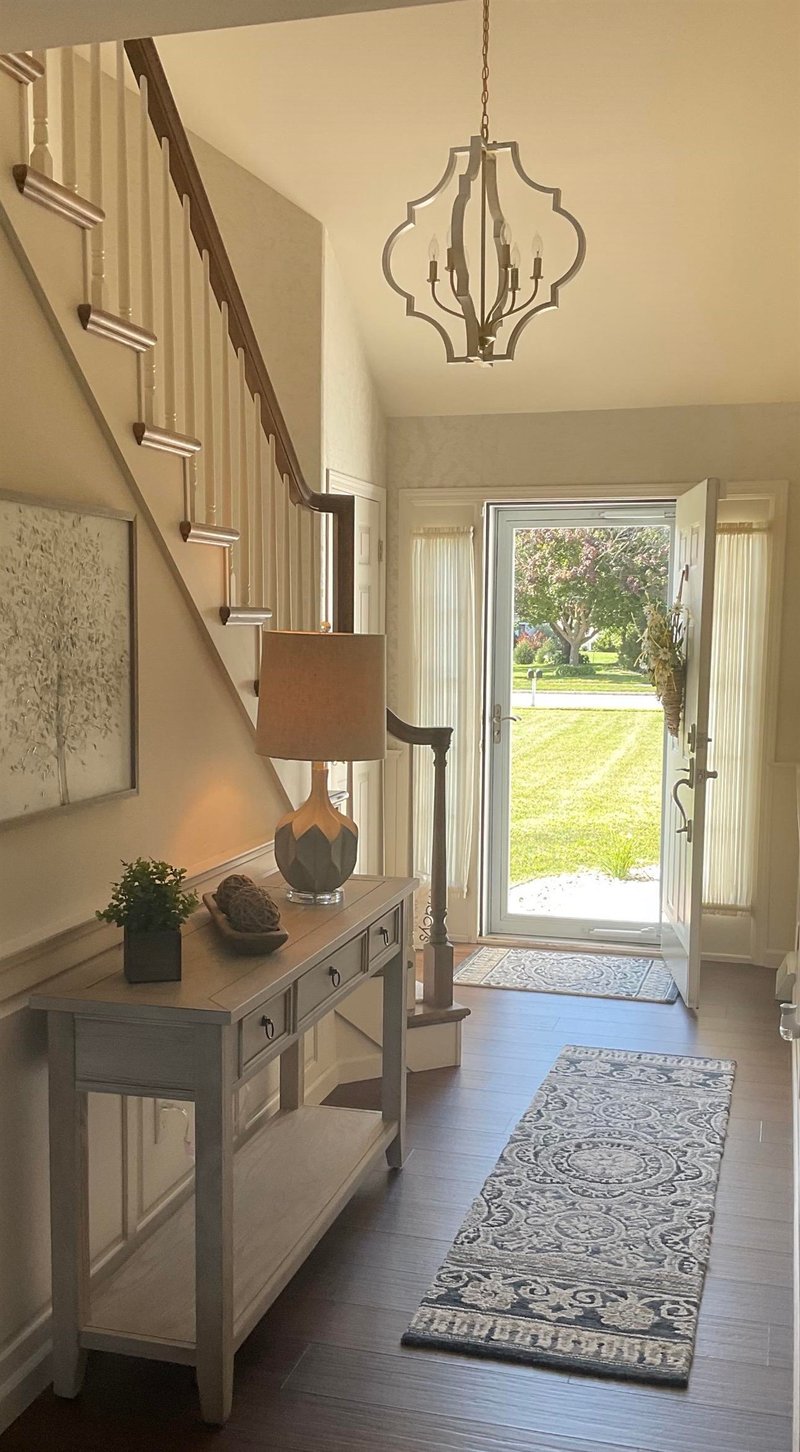 2591 Village Ln, Oshkosh, WI 54904