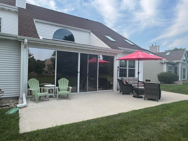 2591 Village Ln, Oshkosh, WI 54904