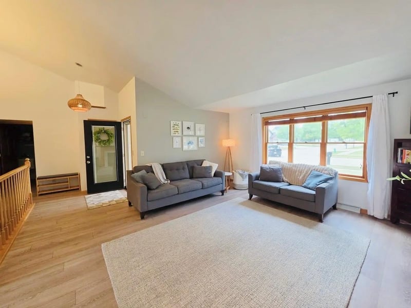 3226 E Greenleaf Dr, Appleton, WI 54913